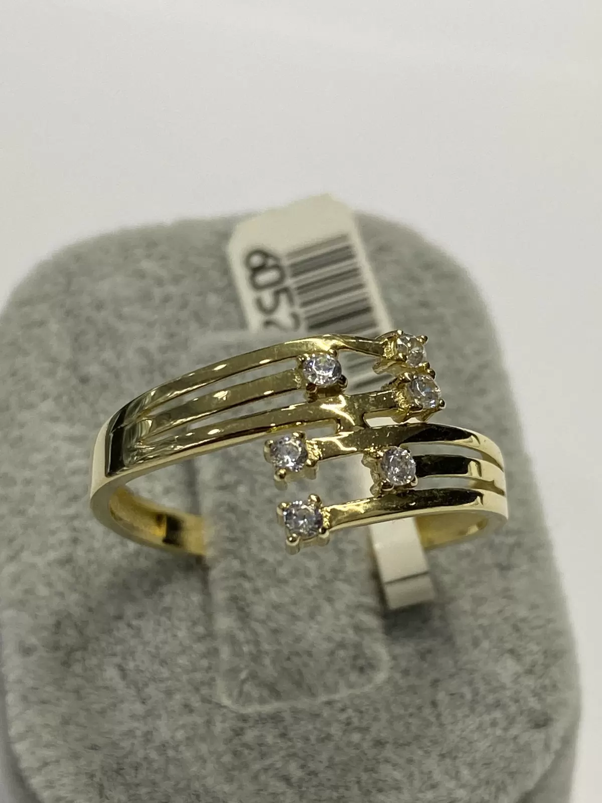 Modern taşlı 14 ayar altın 100